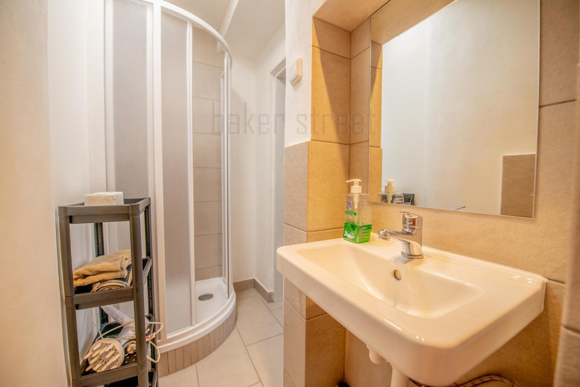 Cozy Apartment Close To Palmovka Praag Buitenkant foto